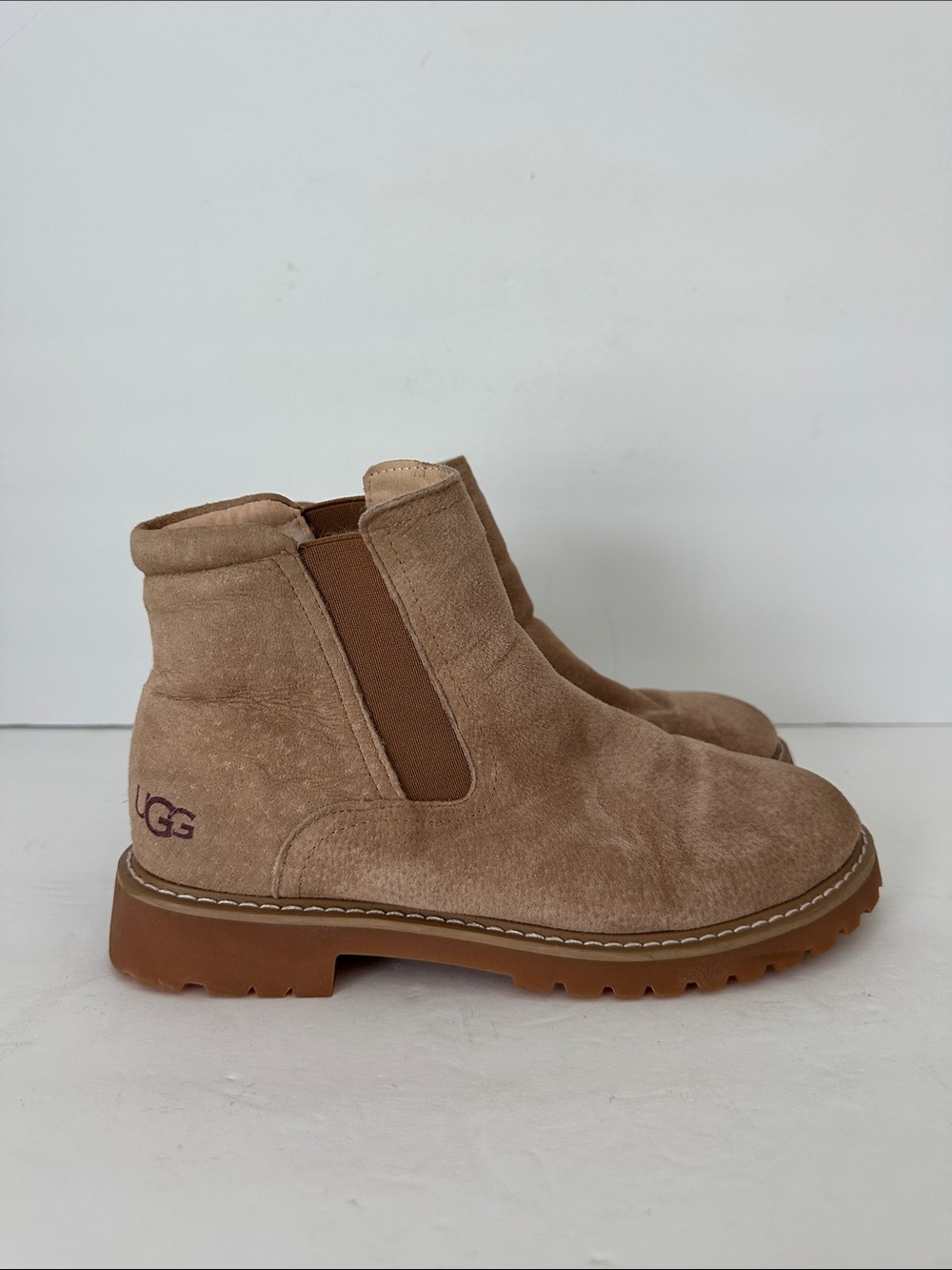 UGG Women’s Suede Chelsea Lug Boots Tan 7